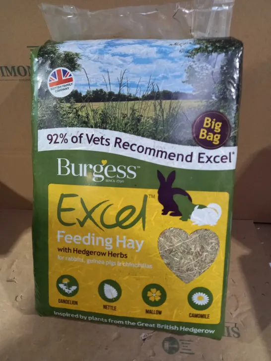 BURGESS EXCEL FEEDING HAY WITH HEDGEROW HERBS