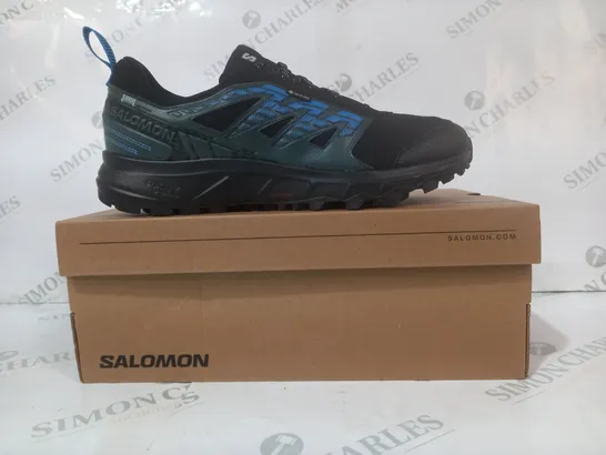 BOXED PAIR OF SALOMON WANDER GTX SHOES IN BLACK/BLUE UK SIZE 10.5