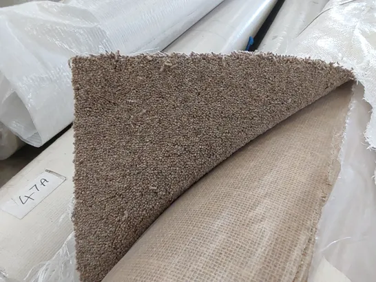 ROLL OF QUALITY QUARTZ BASALT CARPET // SIZE: APPROXIMATELY 4 X 4.7m