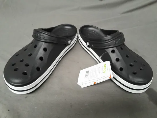 PAIR OF CROCS BAYABAND CLOGS IN BLACK/WHITE UK SIZE M10/W11