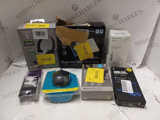 APPROXIMATELY 15 ASSORTED ELECTRICAL ITEMS TO INCLUDE TURTLE BEACH RECON CHAT HEADSET, SKULLCANDY JIB+ EARPHONES, ASUS EXTERNAL SLIM DVD DRIVE ETC 