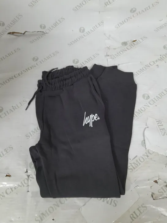 HYPE SCRIPT KIDS TRACKSUIT IN DARK GREY SIZE 14YEARS