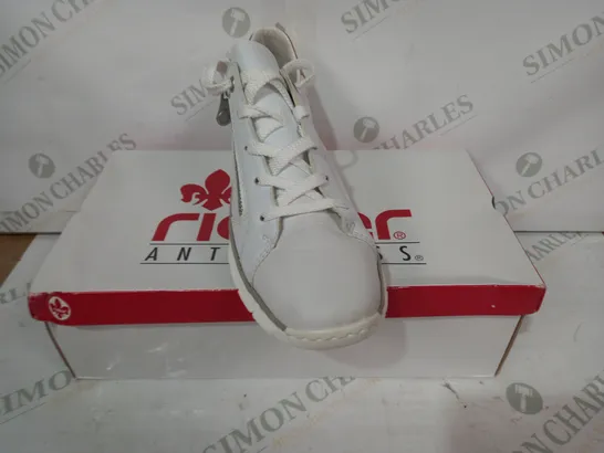 BOXED PAIR OF RIEKER SHOES IN WHITE/METALLIC ROSE GOLD EU SIZE 40