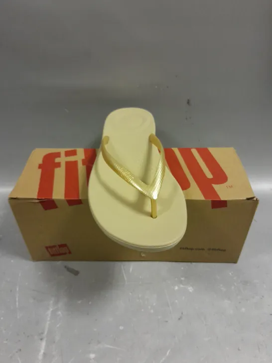 BOXED PAIR OF FITFLOP IQUSHION ERGONOMIC FLIP FLOPS - 6