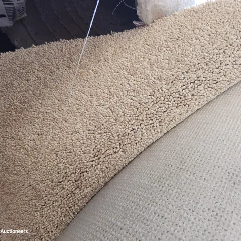 ROLL OF QUALITY TUDOR TWIST REGAL CHICKPEA CARPET APPROXIMATELY 4M × 3.3M