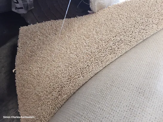 ROLL OF QUALITY TUDOR TWIST REGAL CHICKPEA CARPET APPROXIMATELY 4M × 3.3M