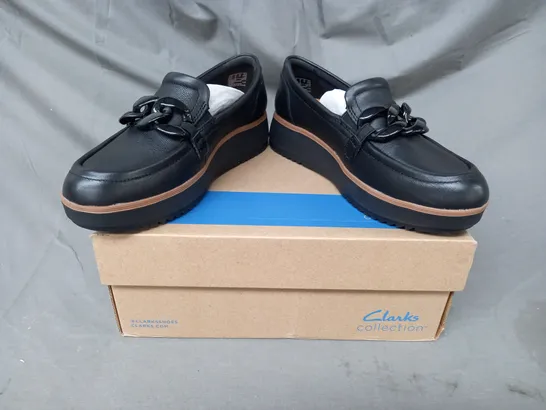 BOXED PAIR OF CLARKS ZYLAH MAY SHOE SIN BLACK UK SIZE 5.5