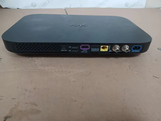 SKY Q TV BOX 