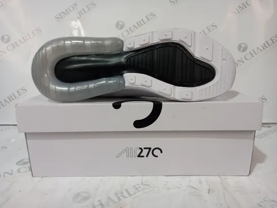 BOXED PAIR OF NIKE AIR MAX 720 SHOES IN WHITE/BLACK UK SIZE 9.5