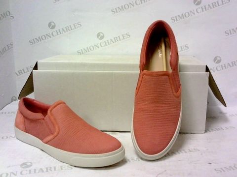 BOXED PAIR OF CLARKS PINK SLIP ON SHOES SIZE 3D