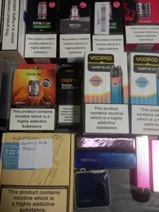 LOT OF APPROXIMATELY 25 ASSORTED VAPING ITEMS TO INCLUDE SMOK, ASPIRE AND VOOPOO