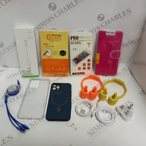 APPROXIMATELY 30 ASSORTED SMARTPHONE & TABLET ACCESSORIES TO INCLUDE CASES, CHARGING CABLES, USB PLUGS ETC	