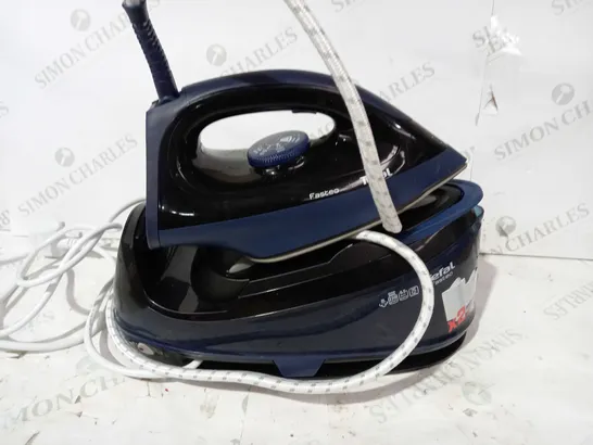 TEFAL FASTEO IRON IN NAVY/BLACK