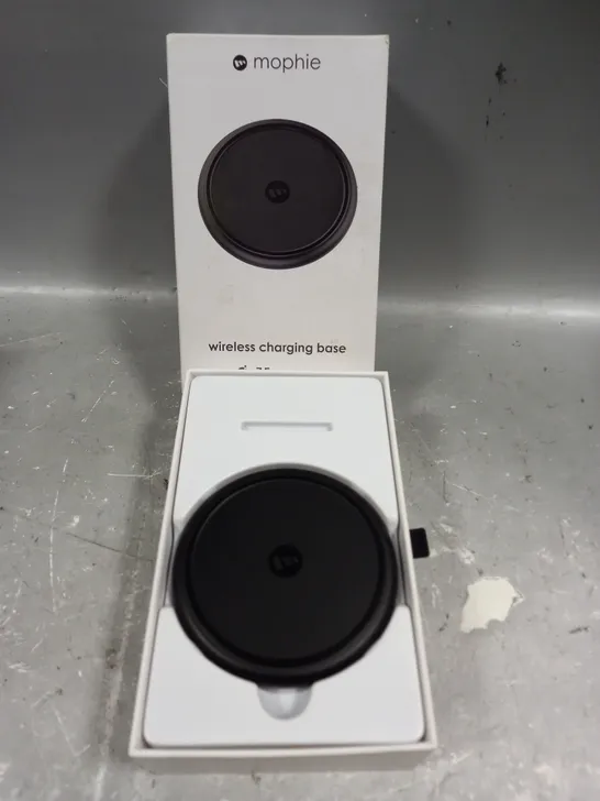 BOXED MOPHIE WIRELESS CHARGING BASE 