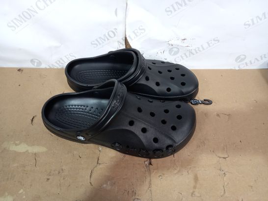 PAIR OF CROCS SIZE 10