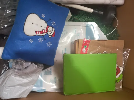 BOX OF APPROXIMATELY 20 ASSORTED HOUSEHOLD ITEMS TO INCLUDE HOT WATER BOTTLE, WINTER FOREST MUG, UNION JACK FLAG BUNTING, ETC