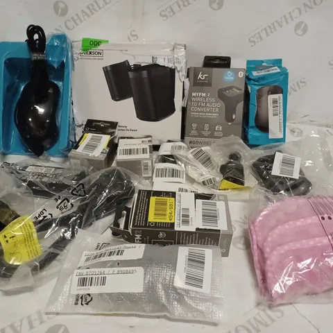 LOT TO CONTAIN APPROX. 17 X ASSORTED TECH PRODUCTS & HOUSEHOLD GOODS, INCLUDES CHARGERS, COMPUTER MICE, AUDIO CONVERTORS ETC 