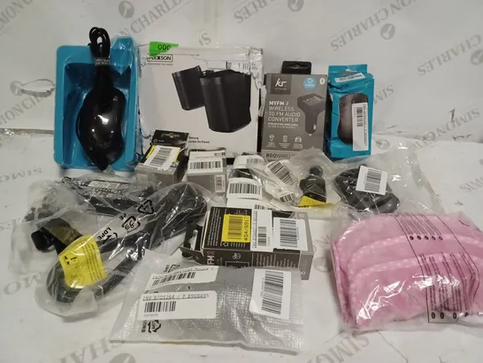 LOT TO CONTAIN APPROX. 17 X ASSORTED TECH PRODUCTS & HOUSEHOLD GOODS, INCLUDES CHARGERS, COMPUTER MICE, AUDIO CONVERTORS ETC 