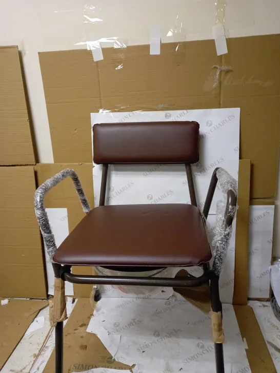 COMMODE CHAIR