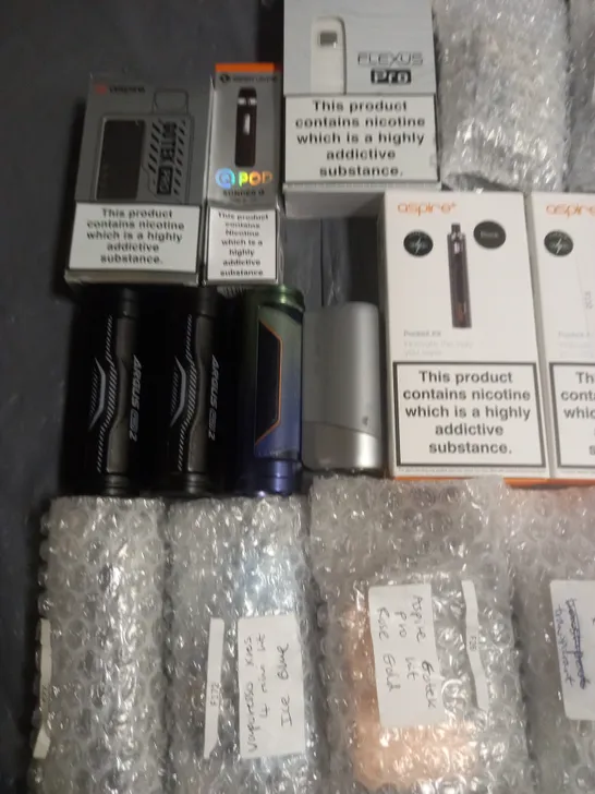 LOT OF APPROXIMATELY 20 ASSORTED VAPING ITEMS TO INCLUDE ASPIRE AND ARGUS 