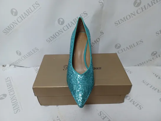 PAIR OF FIND. SLIP-ON HIGH HEELED SHOES IN TURQUOISE SIZE 4