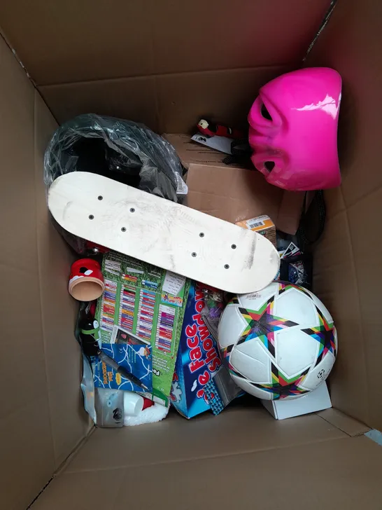 LARGE BOX OF ASSORTED TOYS AND GAMES TO INCLUDE FANCY DRESS, BUILDING BLOCKS AND RAINBOW HIGH