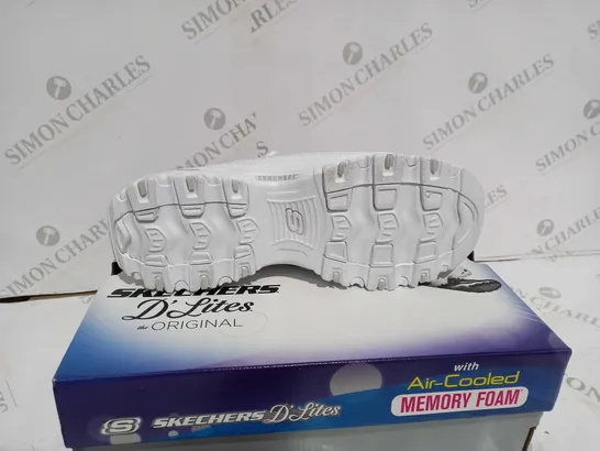 BOXED SKECHERS WOMEN'S D'LITES BRIGHT SKY SNEAKER - SIZE UK 6