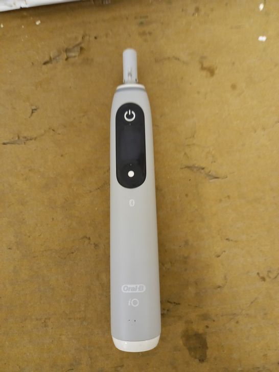 ORAL-B IO6 ELECTRIC TOOTHBRUSH