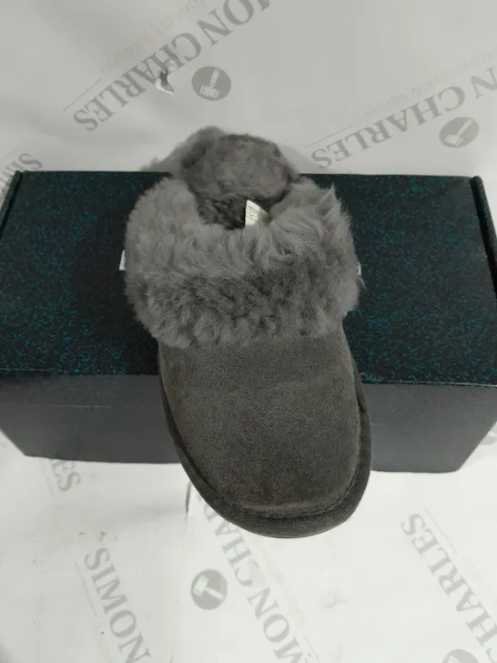 BOXED PAIR OF EMU NEST JOLIE SHEEPSKIN SLIPPERS IN CHARCOAL - SIZE 6