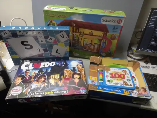 LOT CONTAINING 2 BOARD GAMES TO INCLUDE: SCRABBLE, FARM WORLD, FRENCH CLUEDO ETC. 