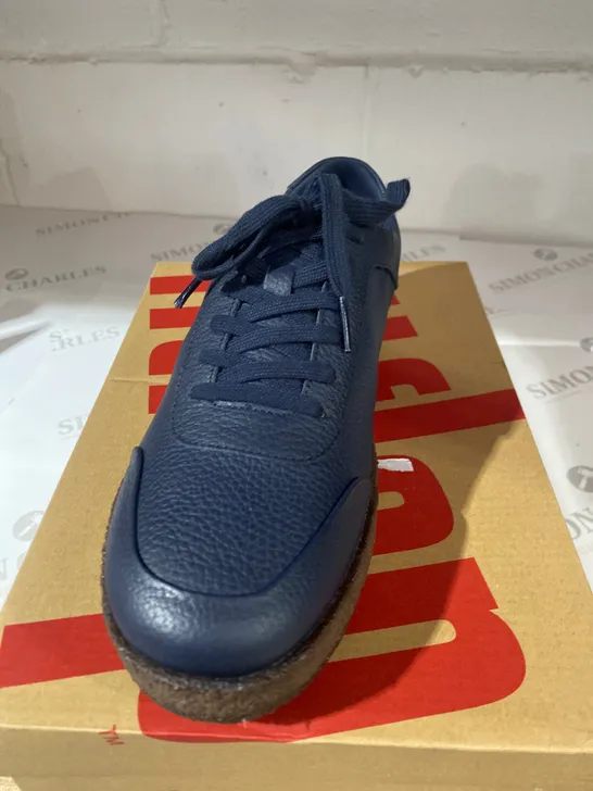 BOXED PAIR OF FITFLOP NAVY SHOES SIZE 6.5
