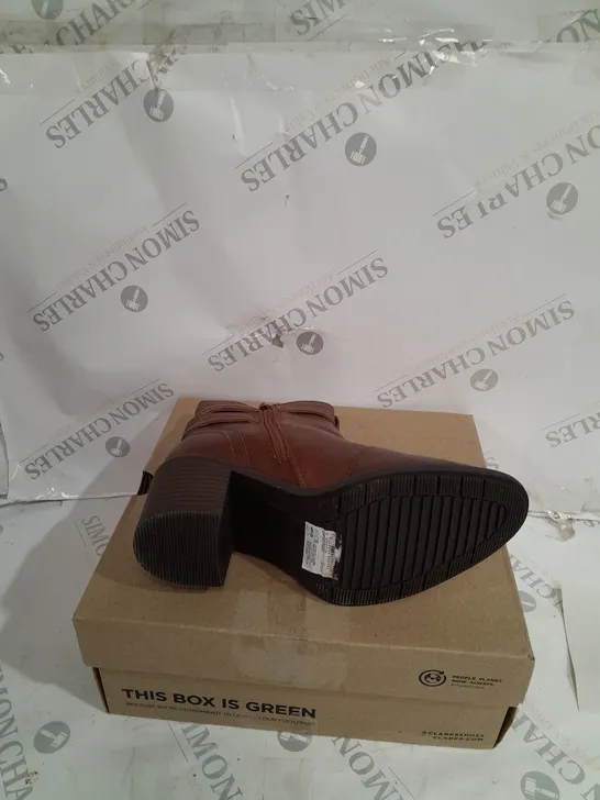 BOXED BROWN CLARKS BOOTS SIZE 5 