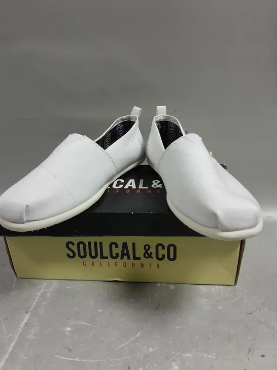 BOXED PAIR OF SOULCAL & CO LONG BEACH SLIP ON SHOES IN WHITE - 8