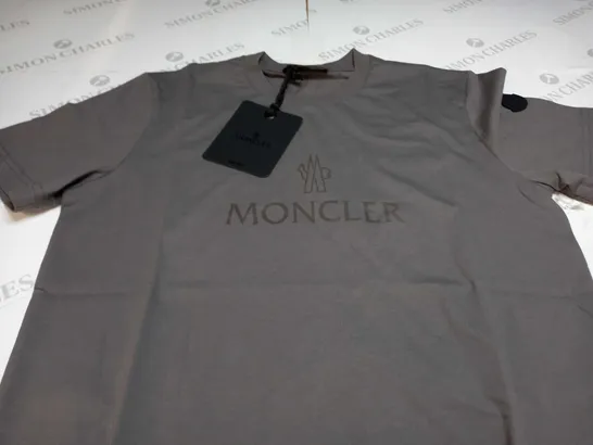 MONCLER LOGO T-SHIRT IN GREY - SMALL