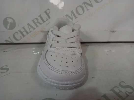 BOXED PAIR OF NIKE FORCE 1 CRIB INFANT SHOES IN WHITE UK SIZE 1.5