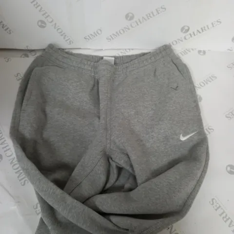 NIKE GREY JOGGING STANDARD FIT TROUSERS - LARGE 