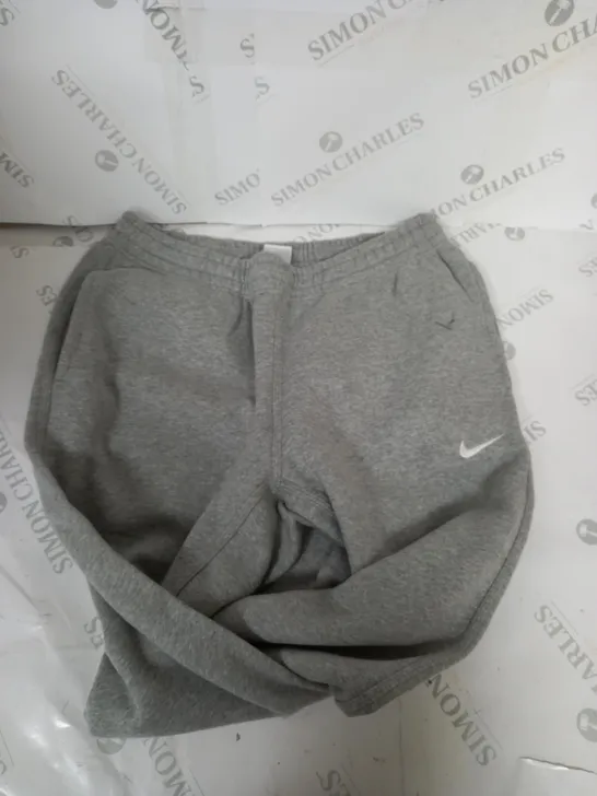 NIKE GREY JOGGING STANDARD FIT TROUSERS - LARGE 