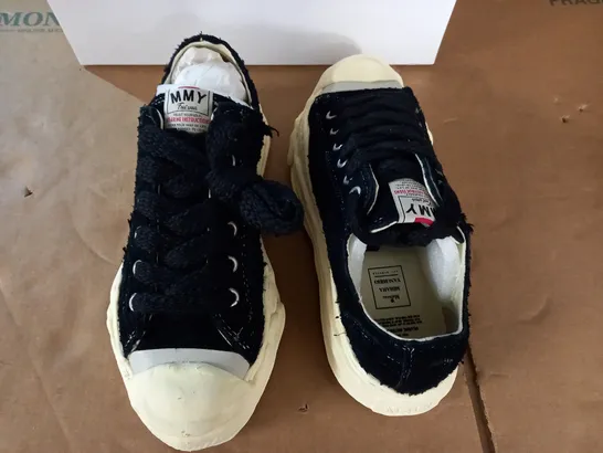 PAIR OF MAISON MIHARA YASUHIRO HANK LOW ORIGINAL SOLE TRAINERS - UK 7