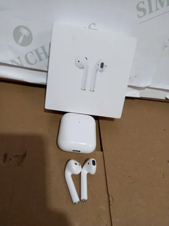 APPLE AIRPODS GEN 2 WITH WIRELESS CHARGING CASE