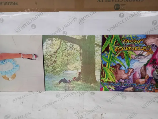 LOT OF APPROXIMATELY 10 ASSORTED MUSIC VINYLS TO INCLUDE OZRIC TENTACLES, JOHN LENNON, ROXY MUSIC, ETC