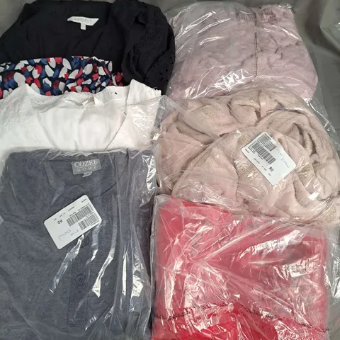 BOX OF APPROX 20 ASSORTED CLOTHING ITEMS TO INCLUDE - DRESSES, LOUNGE SET, ROBE ETC