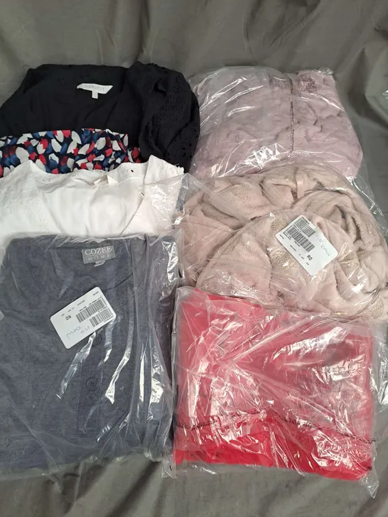 BOX OF APPROX 20 ASSORTED CLOTHING ITEMS TO INCLUDE - DRESSES, LOUNGE SET, ROBE ETC