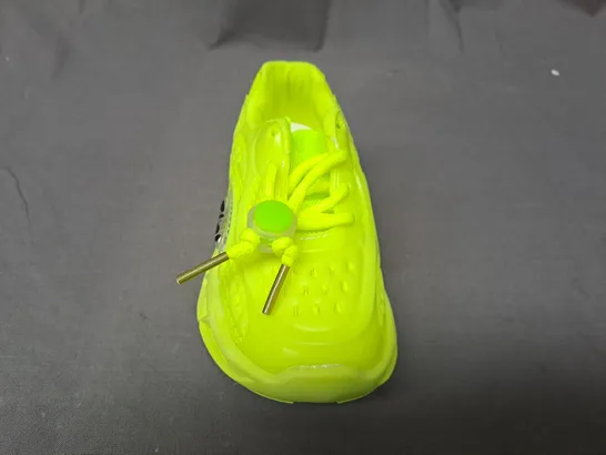 BOXED PAIR OF DESIGNER KIDS SHOES IN NEON GREEN EU SIZE 25