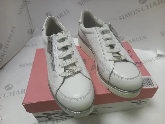 BOXED WHITE GENE WEDGE TRAINERS WITH LACE AND ZIP