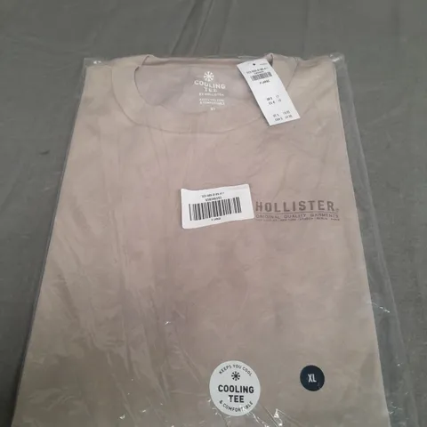 SEALED HOLLISTER COOLING TEE IN BEIGE - XL