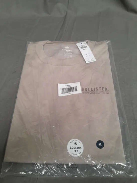 SEALED HOLLISTER COOLING TEE IN BEIGE - XL