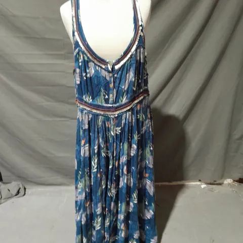 MANTARAY SLEEVELESS SEQUIN DETAIL MAXI  DRESS BLUE MULTI SIZE 20