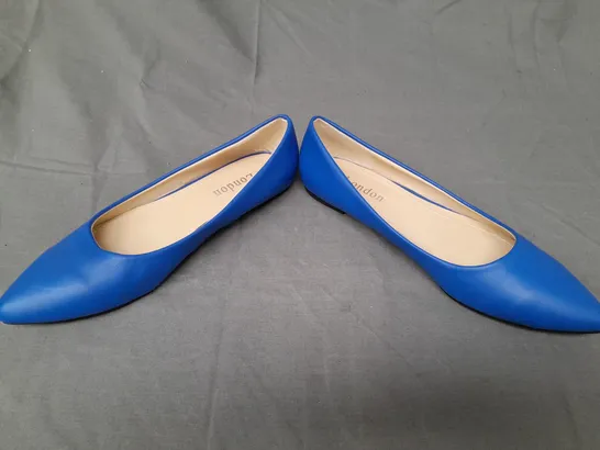 BOXED PAIR OF DESIGNER CLOSED TOE SLIP-ON SHOES IN BLUE EU SIZE 40