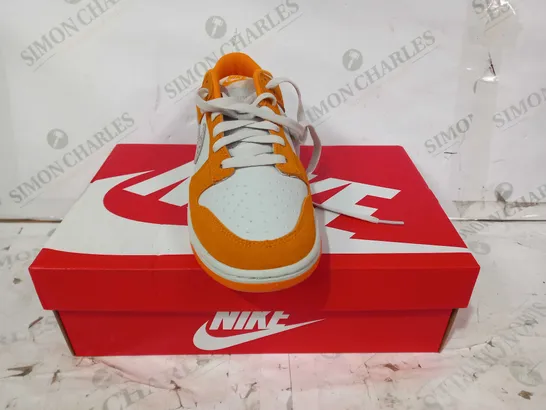 BOXED PAIR OF NIKE DUNK LOW AS SHOES IN ORANGE/WHITE UK SIZE 7