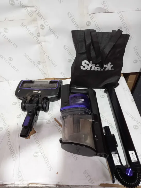 SHARK CORDLESS STICK VACUUM IZ390UKTQ